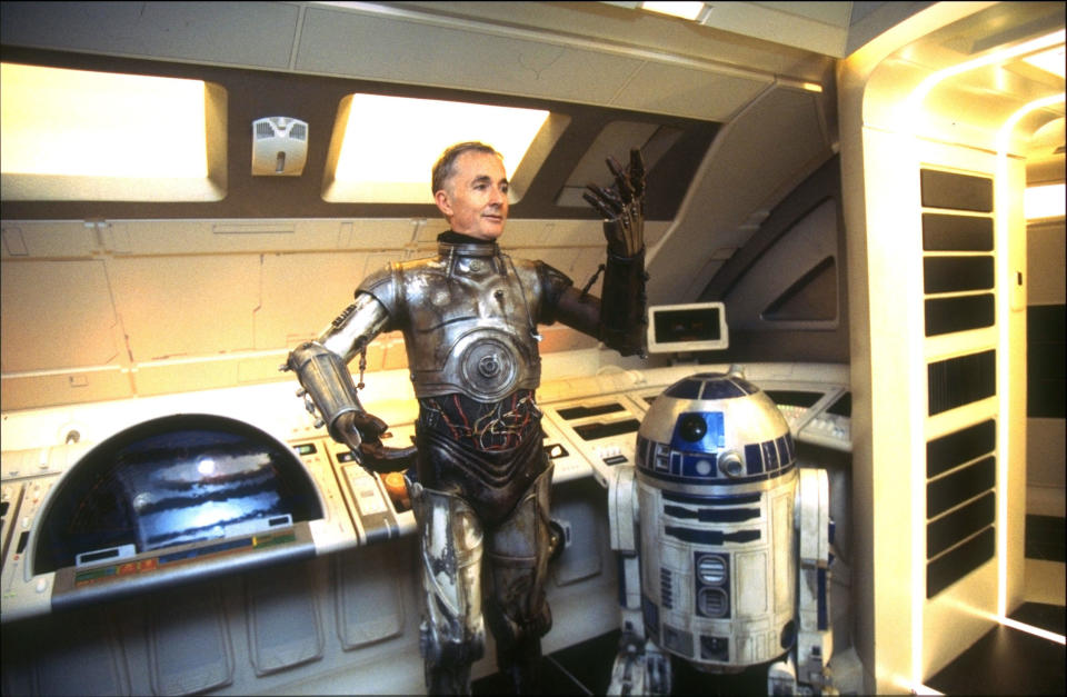 Star Wars: Episode II - Attack of the Clones  Year : 2002 USA  Director : George Lucas  Anthony Daniels, Kenny Baker Shooting picture