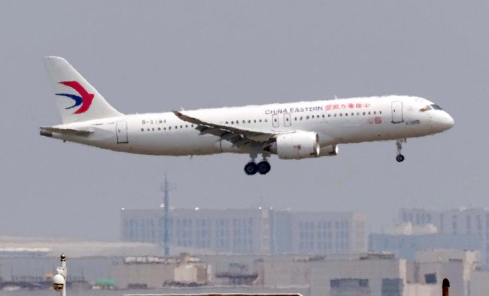 Das C919-Flugzeug der China Eastern Airline kommt am 28. Mai 2023 auf einem Flughafen in Peking, China, an. - Copyright: picture alliance / ASSOCIATED PRESS | Ichiro Ohara