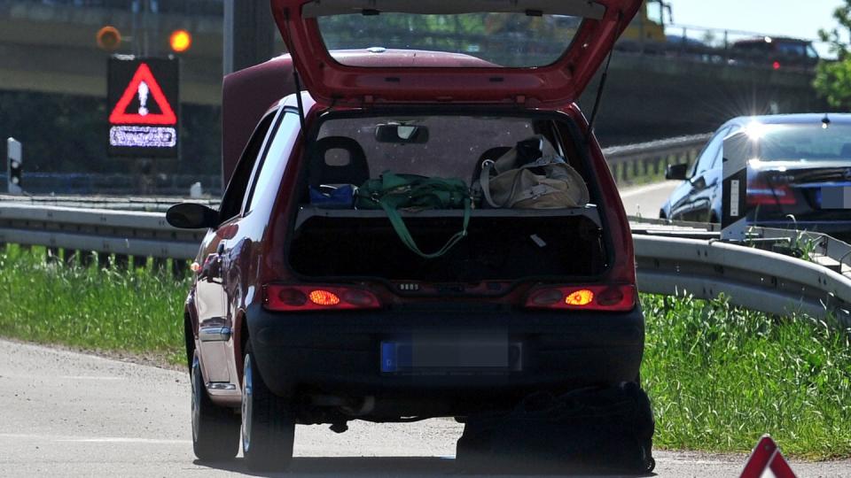 In Osteuropa sollten Autofahrer genau prüfen, welchen Pannennotdienst sie beauftragen. Denn einige Betrüger geben sich als ADAC-Mitarbeiter aus. Der Autoclub betreibt jedoch keine eigene Flotte im Ausland. Foto: Jan-Philipp Strobel