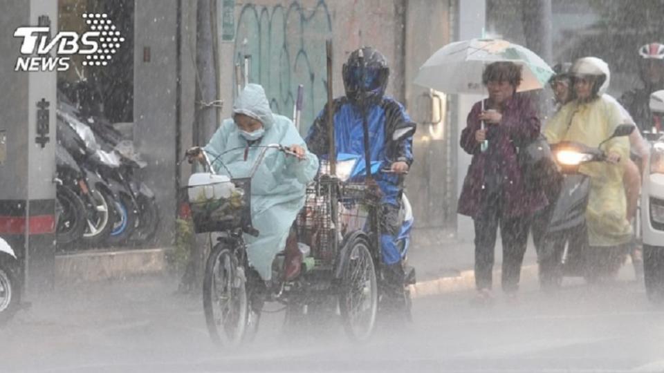 近日全台都出現陣雨或雷雨。(示意圖／TVBS)