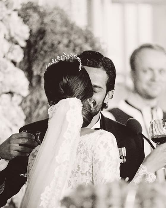 prince-carl-philip-princess-sofia-kiss