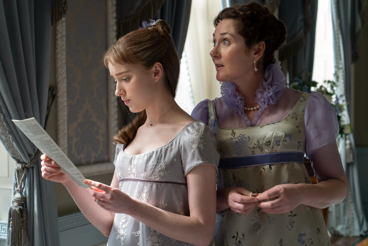 Phoebe Dynevor as Daphne Bridgerton and Ruth Gemmell as Lady Violet Bridgerton in 