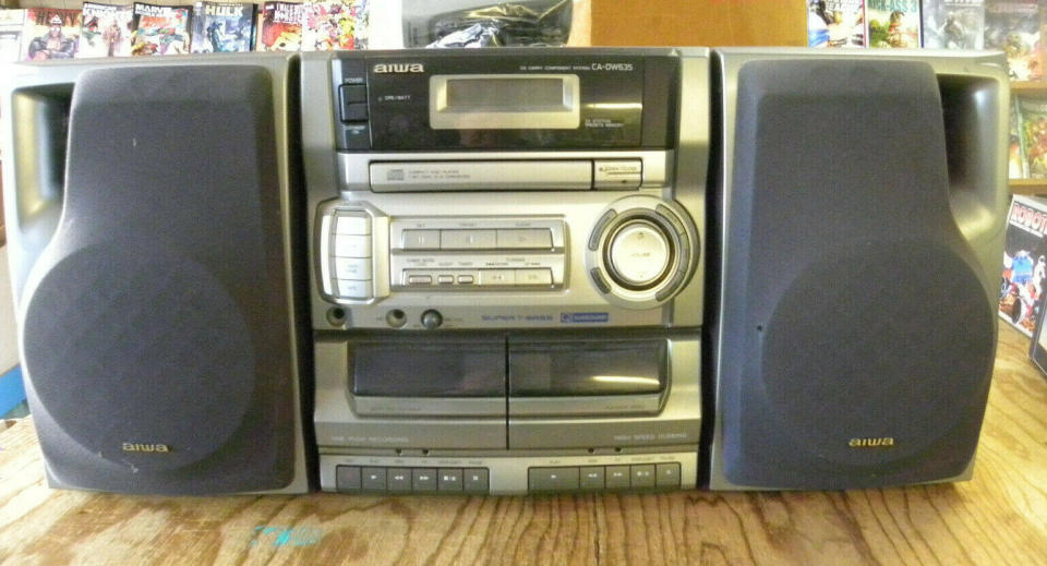 A late '90s boombox