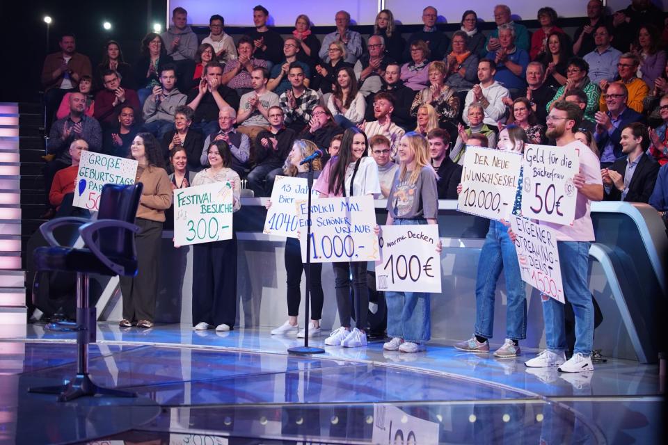 Geld für den Bäcker, für Festivals, für Bier ... Moritz Kaupp-Merkles Freundeskreis listete auf, was er sich in den letzten Jahren alles erschnorrt hatte.  (Bild: RTL / Stefan Gregorowius)