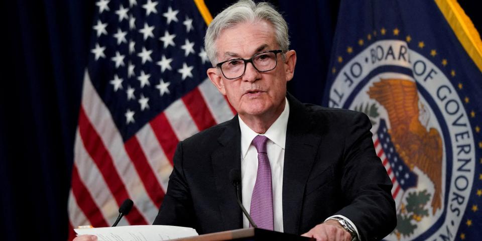 Jerome Powell speaks at a Fed meeting