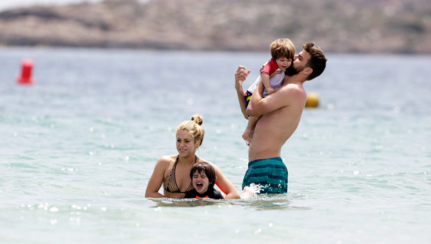 A inicios del verano Shakira y Gerard Piqué llevaron a su prole a las paradisíacas playas.