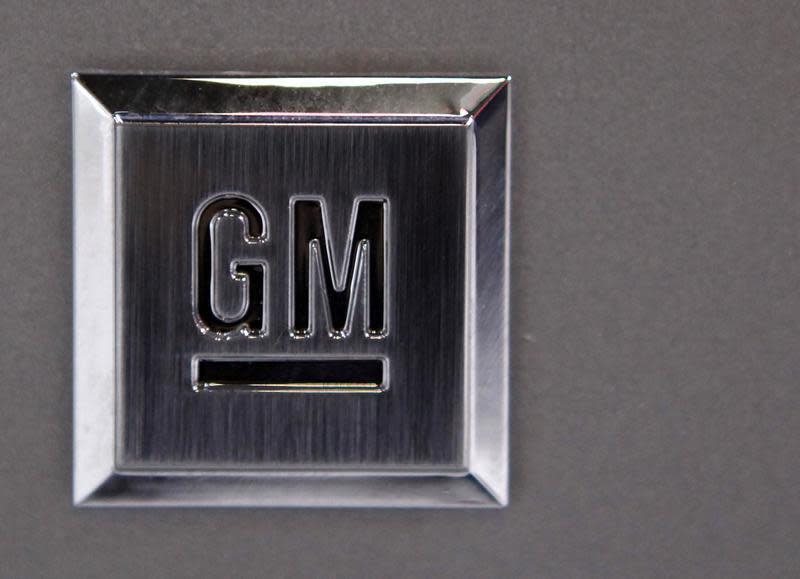 A GM logo on a vehicle at the 2009 New York International Auto Show April 9, 2009. REUTERS/Eric Thayer