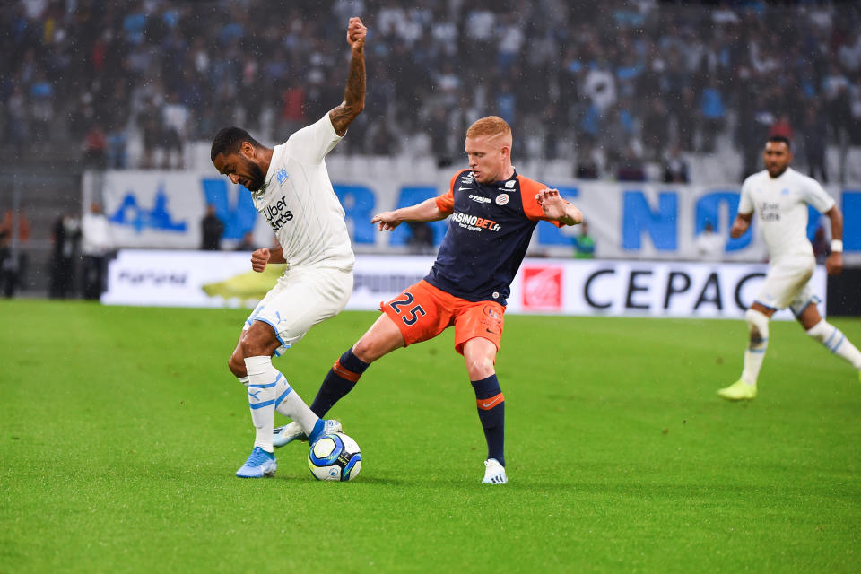 S’il y en a un qui est la tête de turc du public marseillais, c’est bien Amavi. Conspué pendant 45 minutes au stade Vélodrome lors du match nul concédé face à Rennes fin septembre, le latéral gauche de l’OM est régulièrement la cible des supporters olympiens qui lui reprochent ses mauvaises performances. 