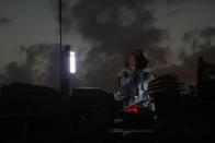 <p>A Pakistani vendor sells corn at the Karachi beach in Pakistan, Aug. 30, 2013. (AP Photo/Shakil Adil) </p>