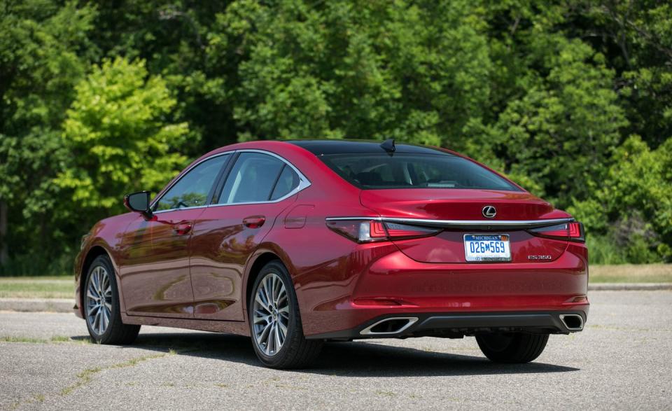 View Photos of the 2019 Lexus ES350