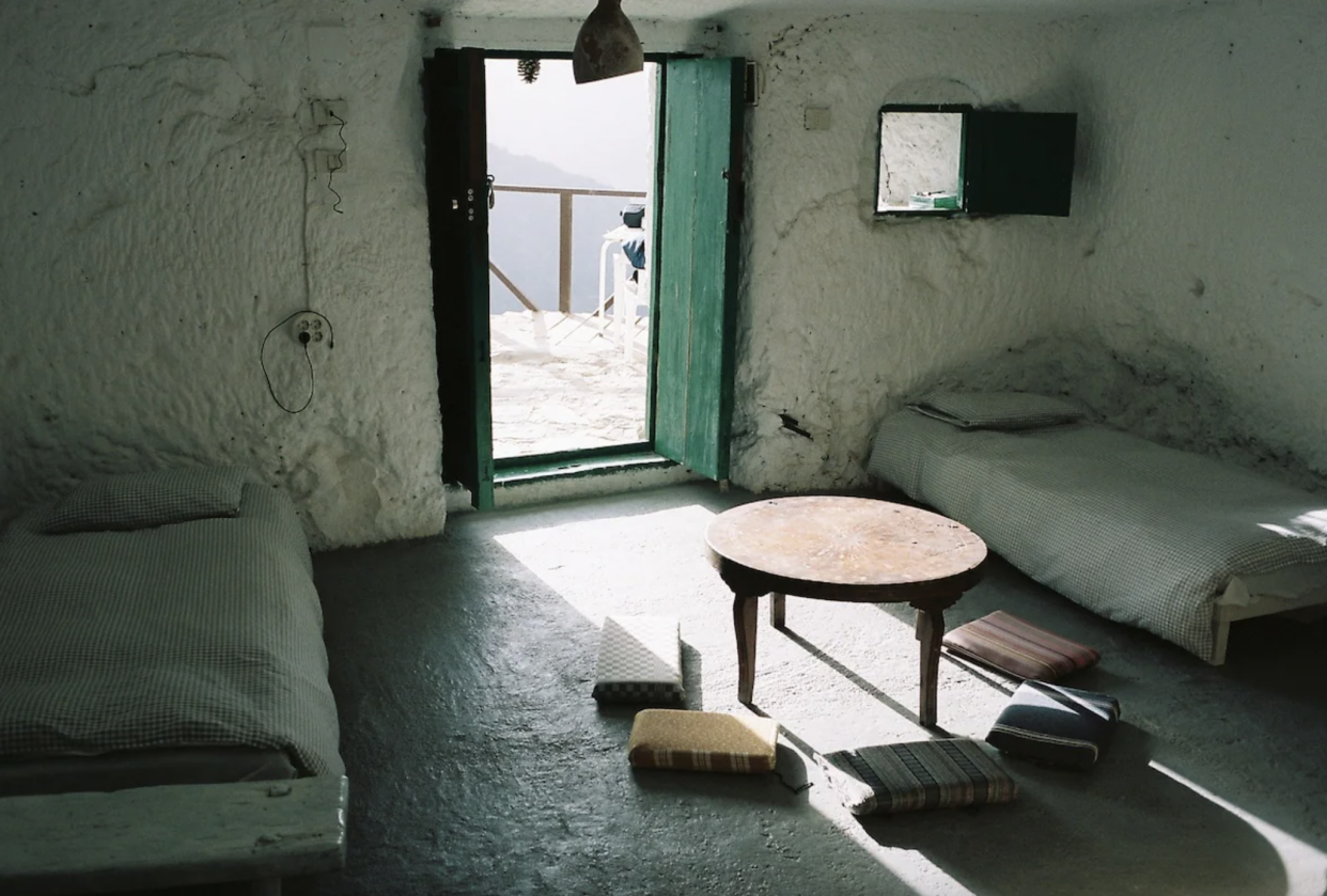 Acusa Seca Cave House Interior: beds, table, floor cushions