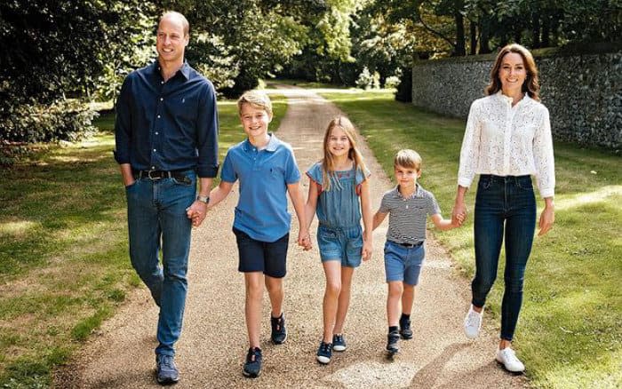 Los Príncipes de Gales con sus hijos 