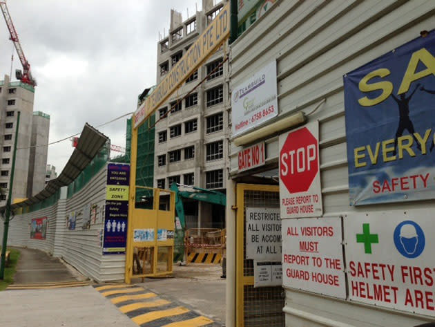 Construction workers in Singapore refuse to work, demand pay. (Photo courtesy of Andrew Loh)