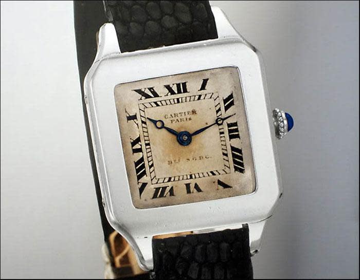 卡地亞1904年推出的Santos錶款，可以說是歷史上第一款具備現代錶耳結構的飛行腕錶。
