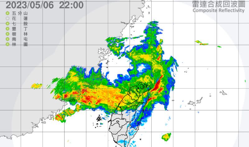 ▲中央氣象局今（6）晚22時的雷達回波圖顯示，鋒面雷雨帶已經壟罩台灣北半部。（圖／中央氣象局網站）