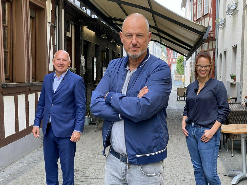 Thomas Hirschberger, Frank Rosin und Eva-Miriam Gerstner (v.l.n.r.) gehen auf Rettungsmission. (Bild: kabel eins)