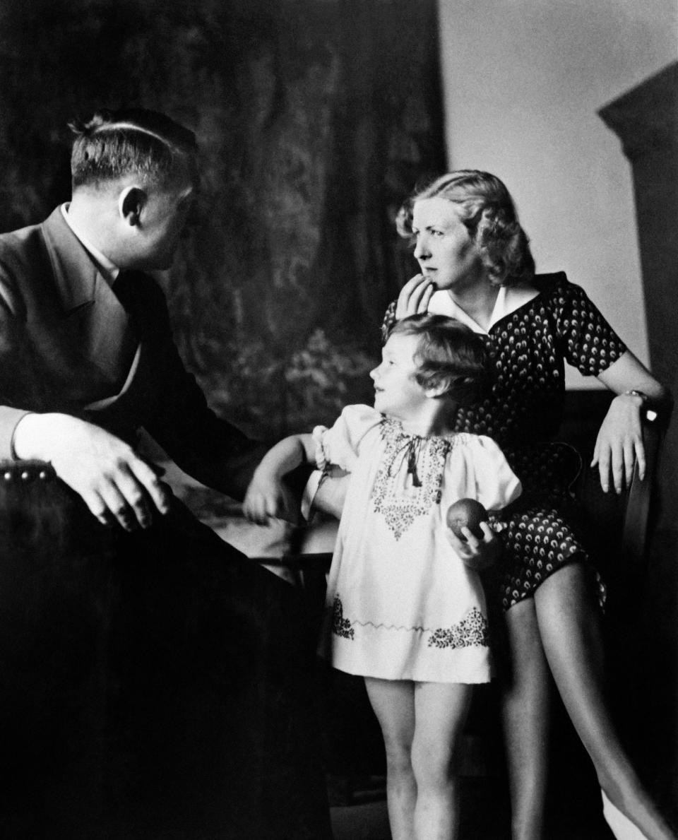 Eva Braun poses with Ursula "Uschi" Schneider, daughter of her best friend Herta Schneider, and her companion Adolf Hitler, Führer of the German Reich,in the 40s, at the Berghof on the Obersalzberg, the house of Adolf Hitler, near Berchtesgaden, Bavaria, Germany. (Photo by - / AFP)        (Photo credit should read -/AFP via Getty Images)