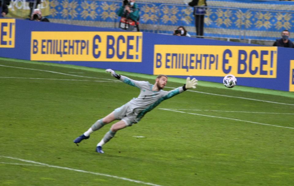 De Gea intentando detener sin éxito el tiro de Tsyhankov que supuso el único gol del partido. (Foto: Yevhen Kotenko / Ukrinform / Barcroft Media / Getty Images).