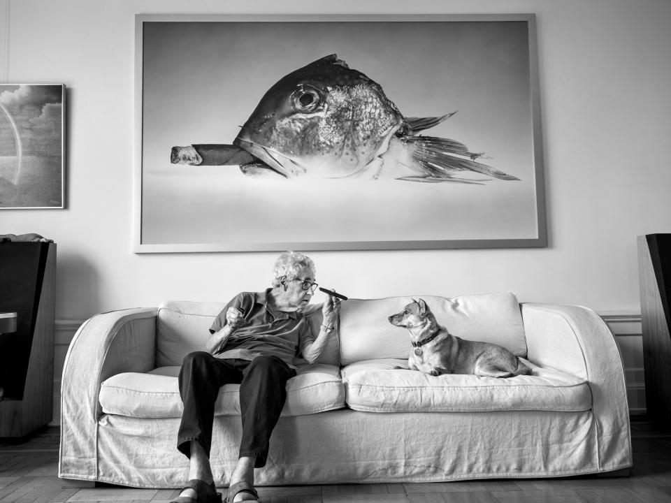 <p>Smoking fish and Canelo in the living room, New York City, 2017. (© Elliott Erwitt/Magnum Photos) </p>