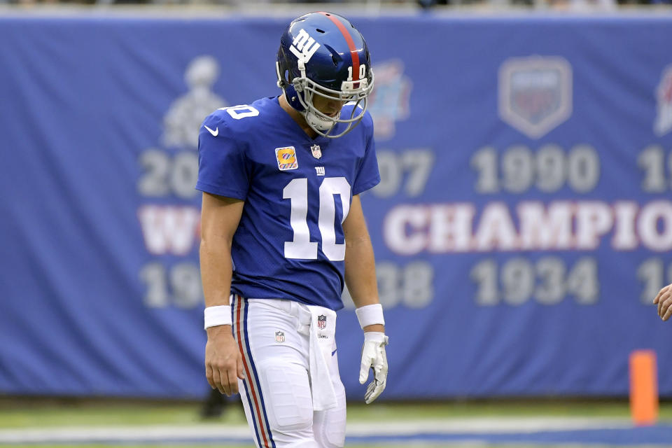 The Giants benched Eli Manning for Geno Smith, and Twitter had some fun with it. (AP)