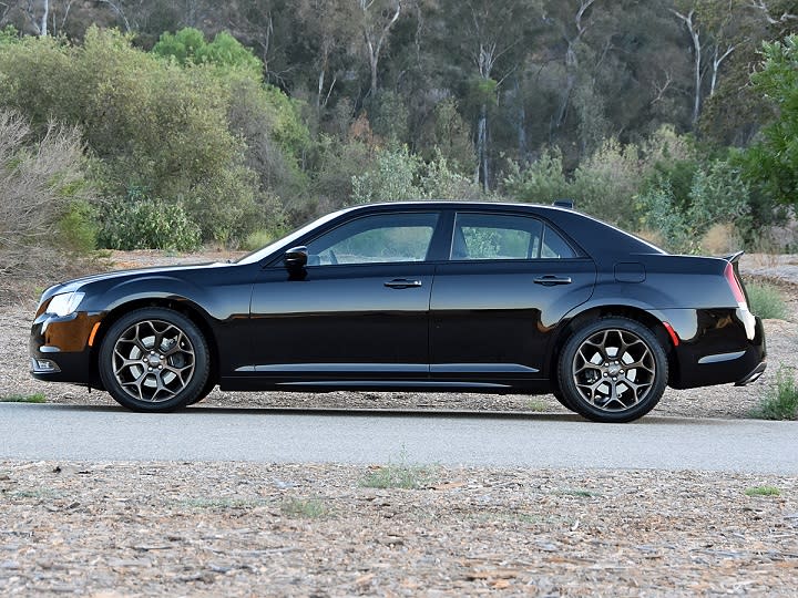 2016 Chrysler 300S Alloy Edition side profile photo