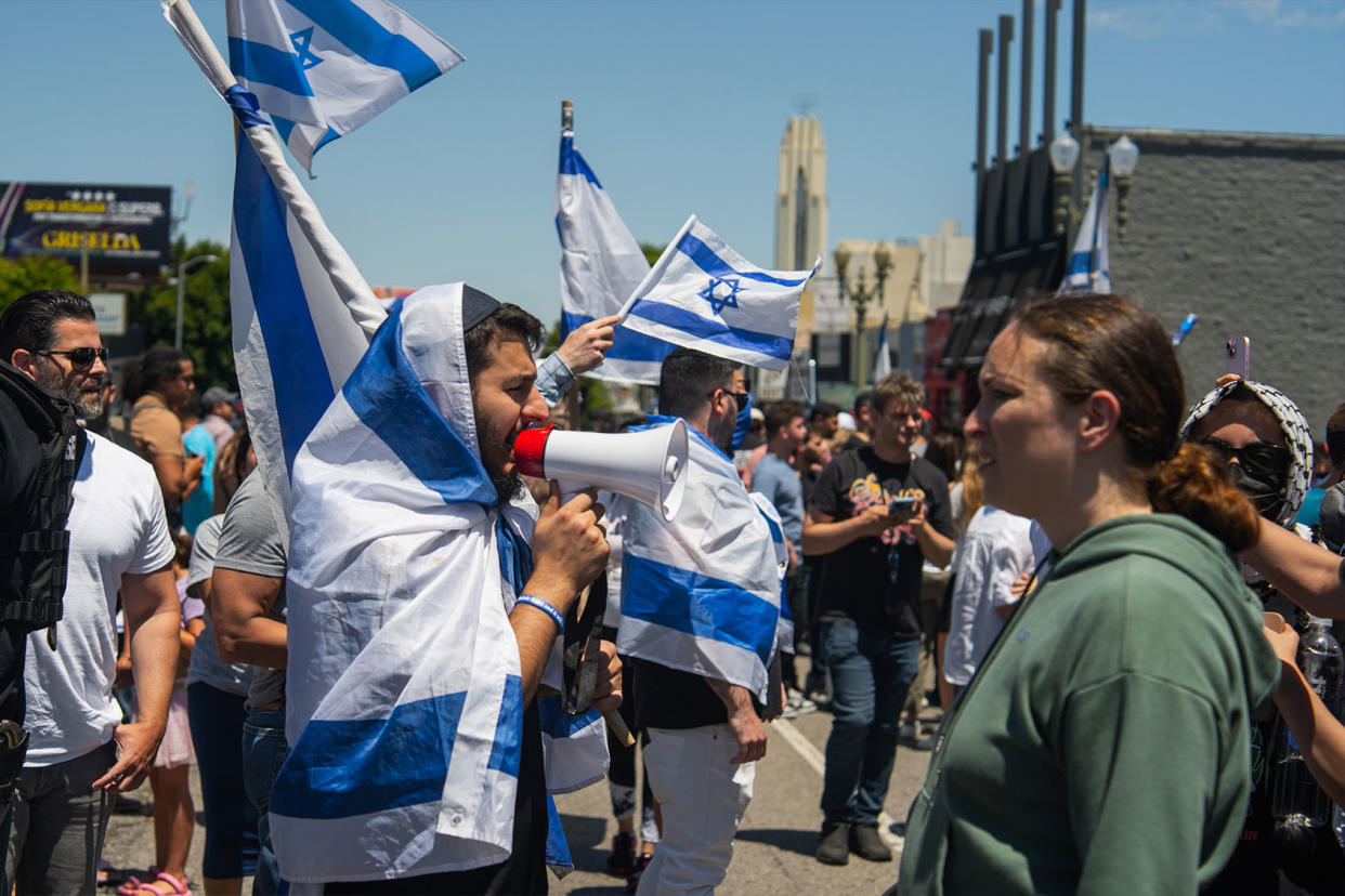 Pro-Israeli Pro-Palestinian Protesters LA Synagogue Adas Torah Shay Horse/NurPhoto via Getty Images