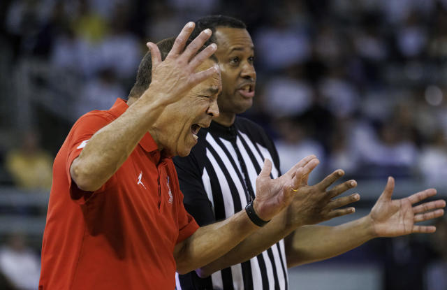 No. 1 Houston tops East Carolina to claim outright AAC title