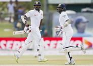 Sri Lanka's captain Angelo Mathews (R) and Lahiru Thirimanne run between wickets during the third day of their second test cricket match against India in Colombo August 22, 2015. REUTERS/Dinuka Liyanawatte