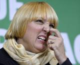 <p>Claudia Roth am 6. März 2009 bei der Vorstellung des Wahlprogramms für die Bundestagswahl in Berlin. (Bild: AP Photo/Michael Sohn) </p>