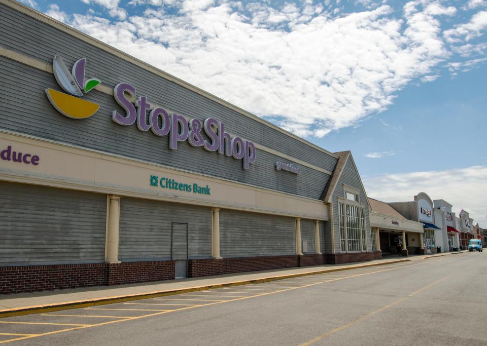 Stop & Shop announced that it will close 32 Mid-Atlantic locations on or before Saturday, November 2.