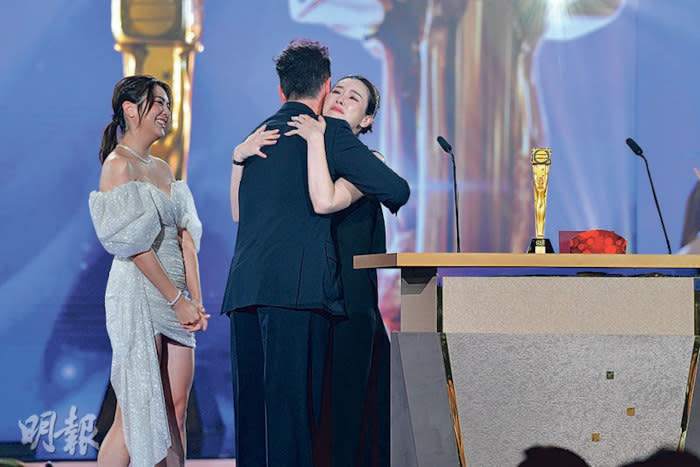 Aimee Chan embraced Moses after announcing his name as Best Actor