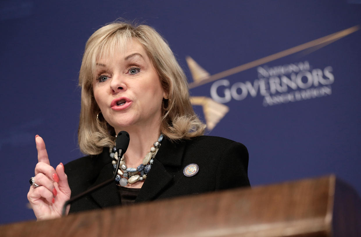 Oklahoma Gov. Mary Fallin (R) speaks at the National Press Club on Jan. 15, 2014, in Washington, D.C.&nbsp; (Photo: Win McNamee via Getty Images)