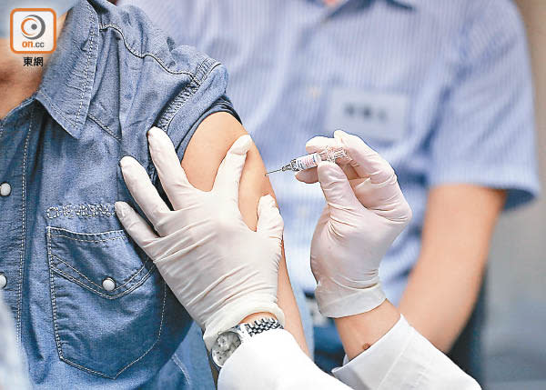 有藥劑師建議將科興疫苗留待年輕人接種。
