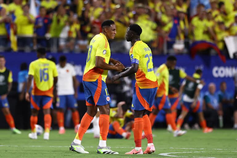 Colombia eliminó a Uruguay en semifinales tras jugar todo el segundo tiempo con uno menos