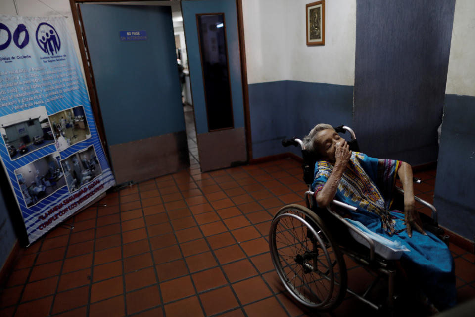 A patient with kidney disease waits for a dialysis session in a dialysis center after a blackout in Maracaibo, Venezuela. (Photo:Photo: Ueslei Marcelino/Reuters)