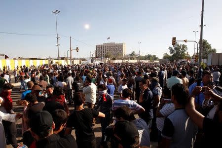 Anti-government protesters storm Baghdad's Green Zone in Iraq May 20, 2016. REUTERS/Khalid al Mousily