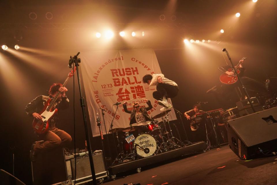 「RUSH BALL」大型音樂祭連續兩天在台中、台北表演，[Alexandros]、Creepy Nuts、go!go!vanillas、Saucy Dog表演嗨爆。（好玩國際文化提供）