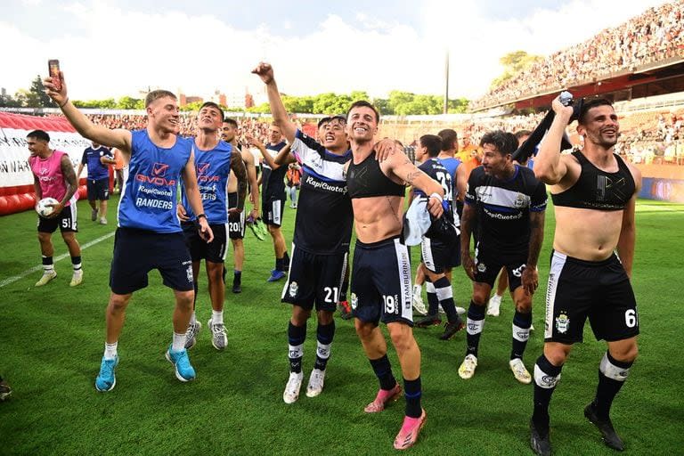 Gimnasia de La Plata le ganó a Colón por 1-0 y celebró la permanencia en la primera división