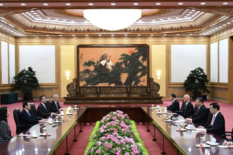 <cite>馬英九10在北京人民大會堂東大廳和習近平進行談話。（資料照，美聯社）</cite>