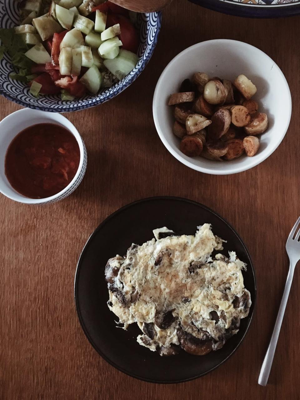 Day 3, dinner: mushroom omelet, potatoes and a mixed salad