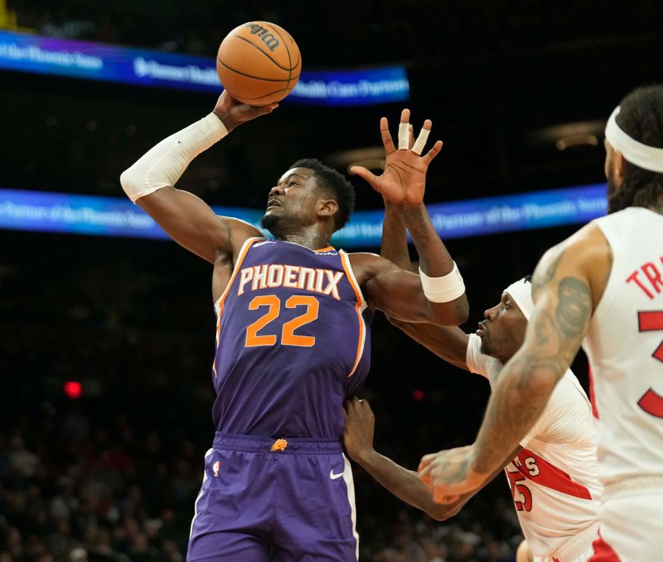 Phoenix Suns center Deandre Ayton (22) shoots while defended by Toronto Raptors forward Chris Boucher (25) during the first quarter at Footprint Center in Phoenix on Jan. 30, 2023.