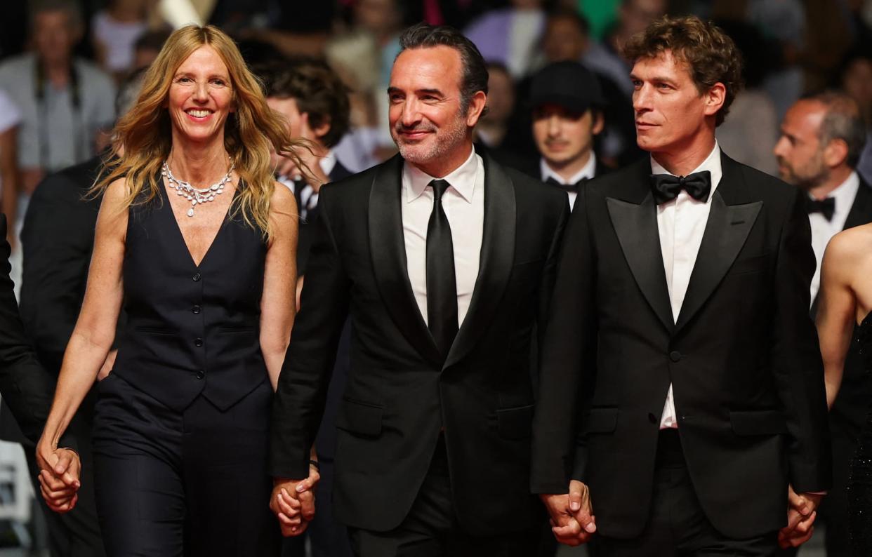 Sandrine Kiberlain, Jean Dujardin et Cédric Jimenez à Cannes le 23 mai 2022 pour présenter le film 