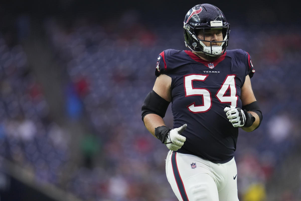 Texans' Scott Quessenberry knee injury ends his season