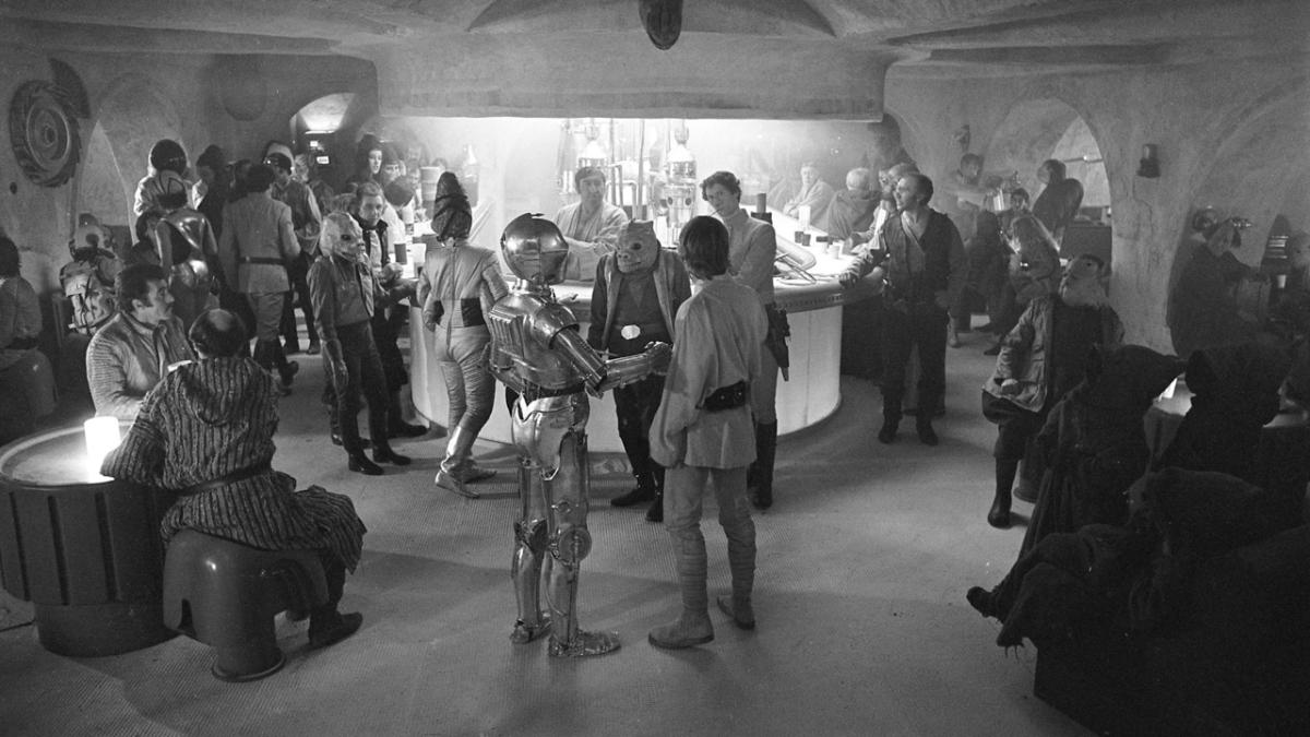 Behind-the-scenes of the 'Star Wars' Cantina bar set