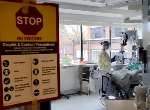 A nurse tends to a patient in the intensive care unit of The Ottawa Hospital's Civic campus during the COVID-19 pandemic.