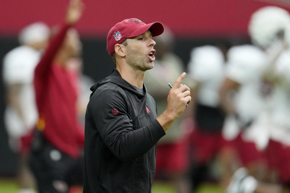 Arizona Cardinals head coach Jonathan Gannon shouts instructions during NFL football training camp practice at State Farm Stadium, Monday, Aug. 7, 2023, in Glendale, Ariz. (AP Photo/Ross D. Franklin)