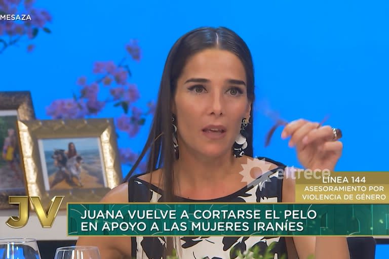 Juana Viale volvió a cortarse un mechón de pelo durante su programa en vivo.
