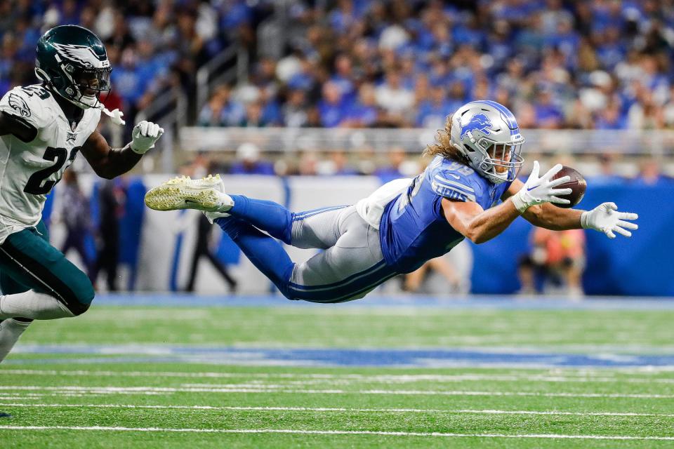 Detroit Lions tight end T.J. Hockenson makes a diving catch against Philadelphia Eagles safety C.J. Gardner-Johnson during the second half at Ford Field, Sept. 11, 2022.