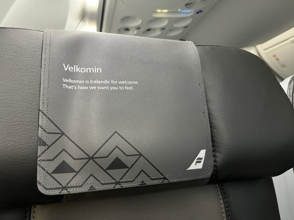 A welcome sign on the seats of IcelandAir.
