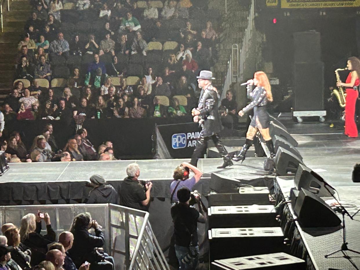 Dave Stewart leading his band including dazzling vocalist Vanessa Amorosa (center) at PPG Paints Arena.